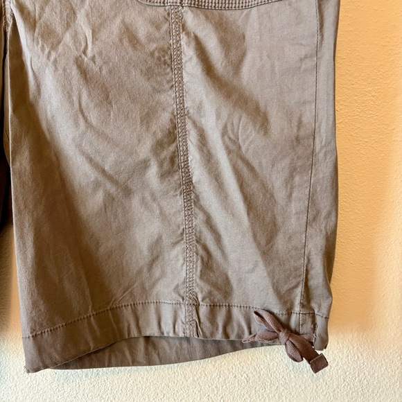 NWT‎ St. John’s Bay Bermuda cargo shorts in taupe shadow - Picture 2 of 7